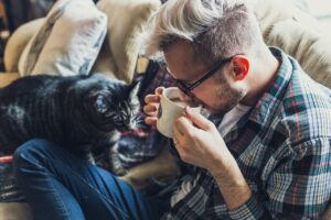 jetzt im Herbst / Winter will man in der Wohnung zur Ruhe kommen - was man gegen Lärm und Störgeräusche tun kann