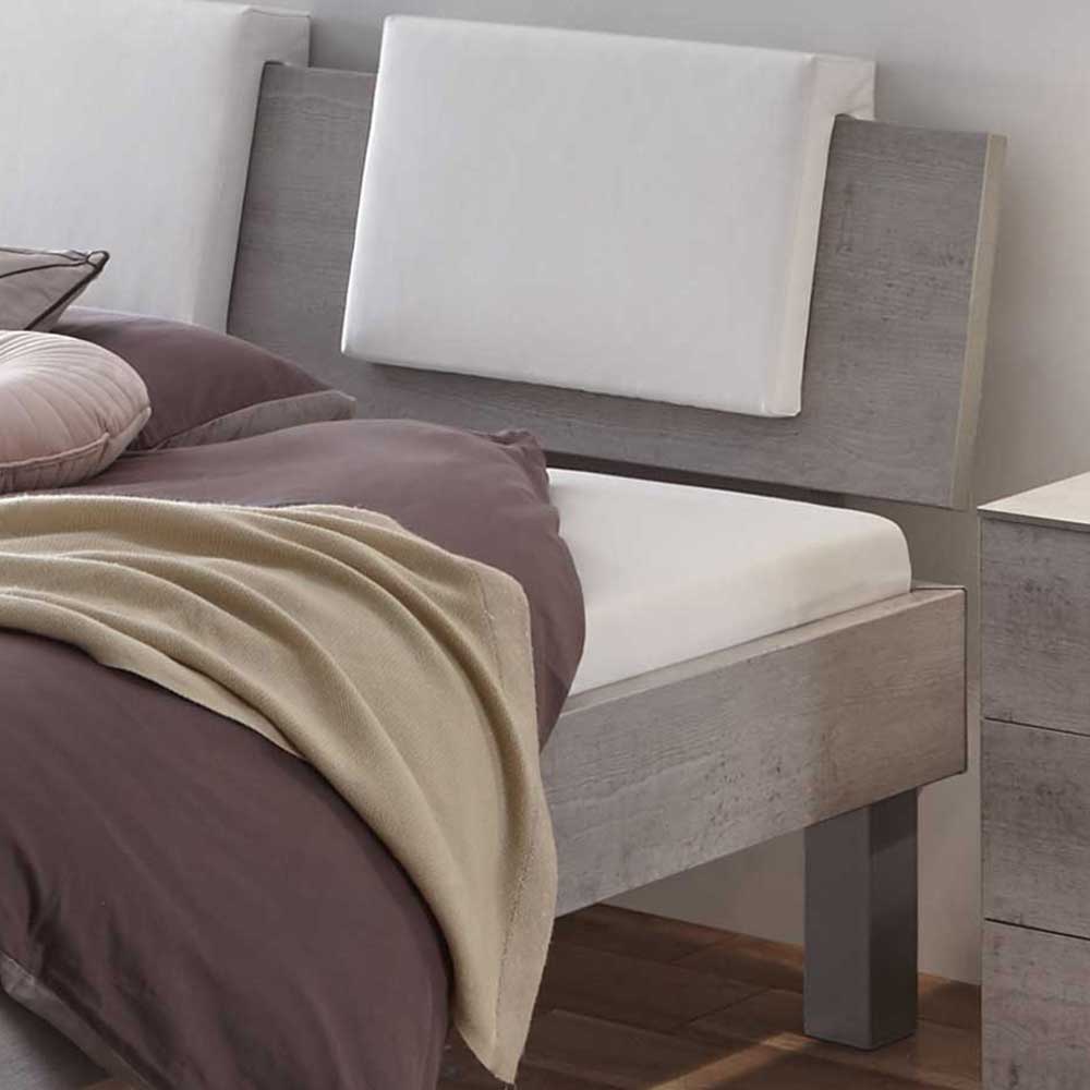 Bett in Betonoptik mit Kopfteil Kissen in Weiß Kunstleder - Rienas